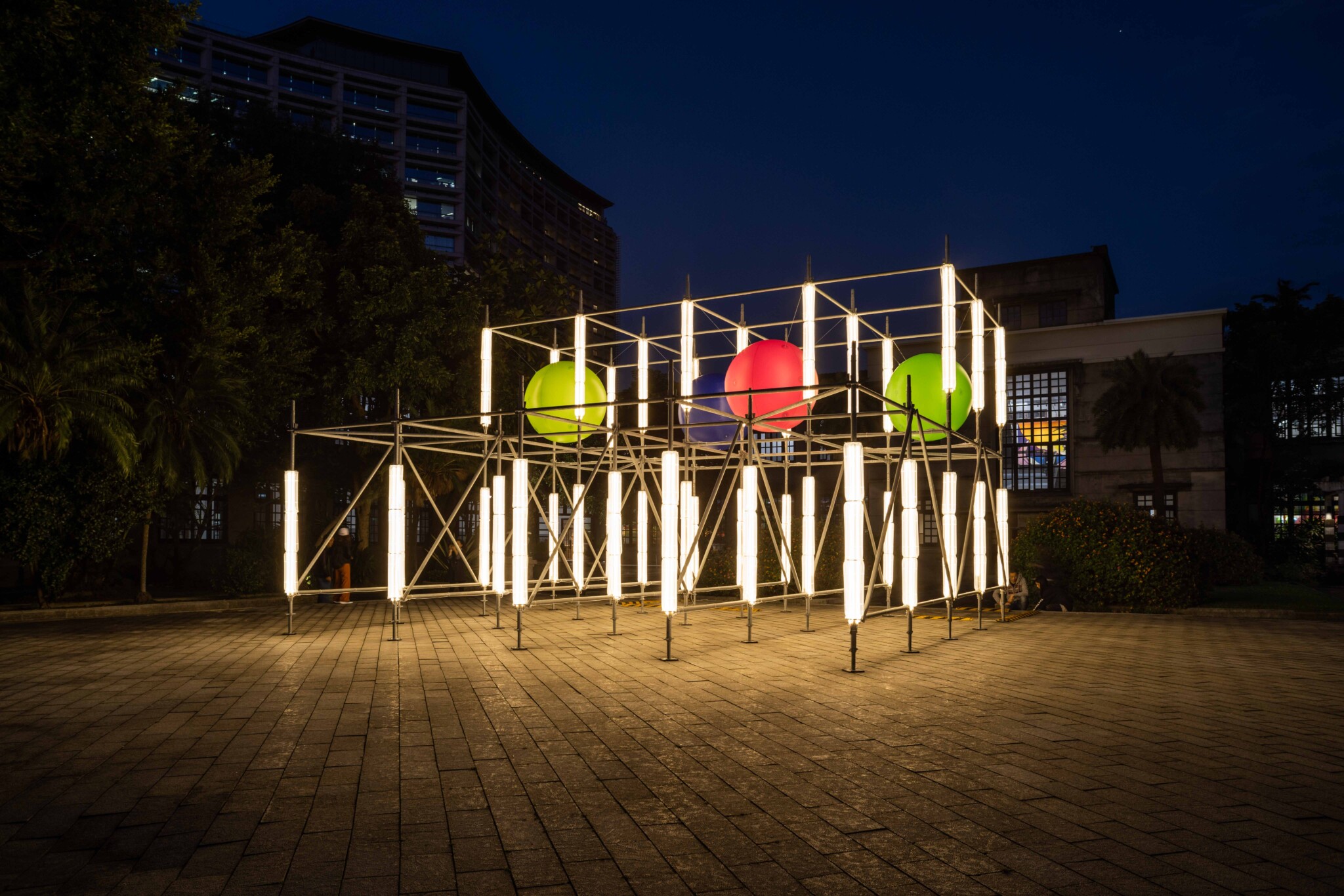 03 The German team Raumlaborberlin presented the temporary installation Freezing Talks about Hot Topics during Taiwan Design Week. Over the weekend