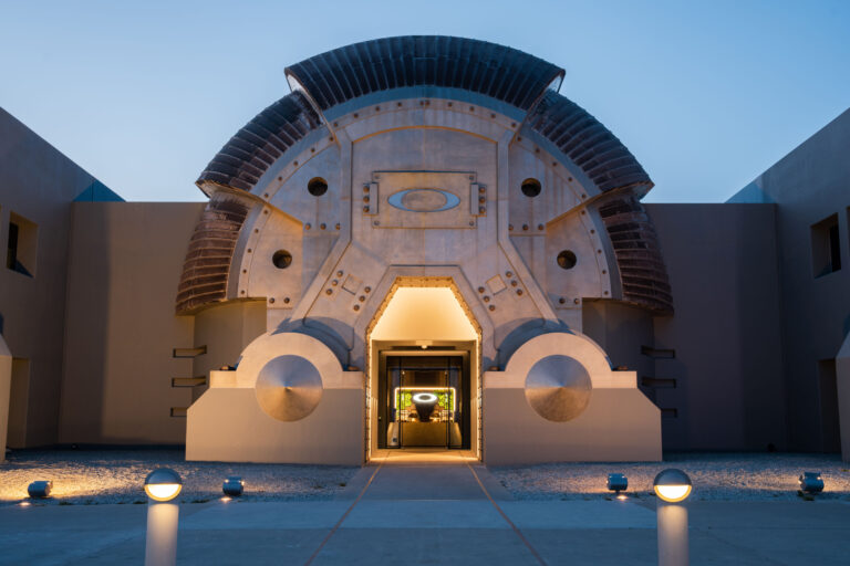 브랜드 첫인상을 결정하는 HQ 건축 디자인 4