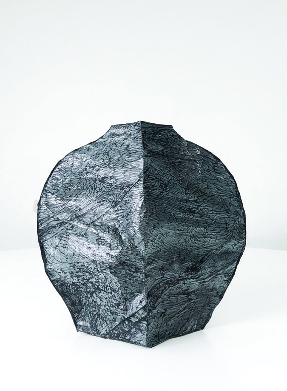 비닐로 작품을 빚는 연금술사 김지선 5 211026000000224 O