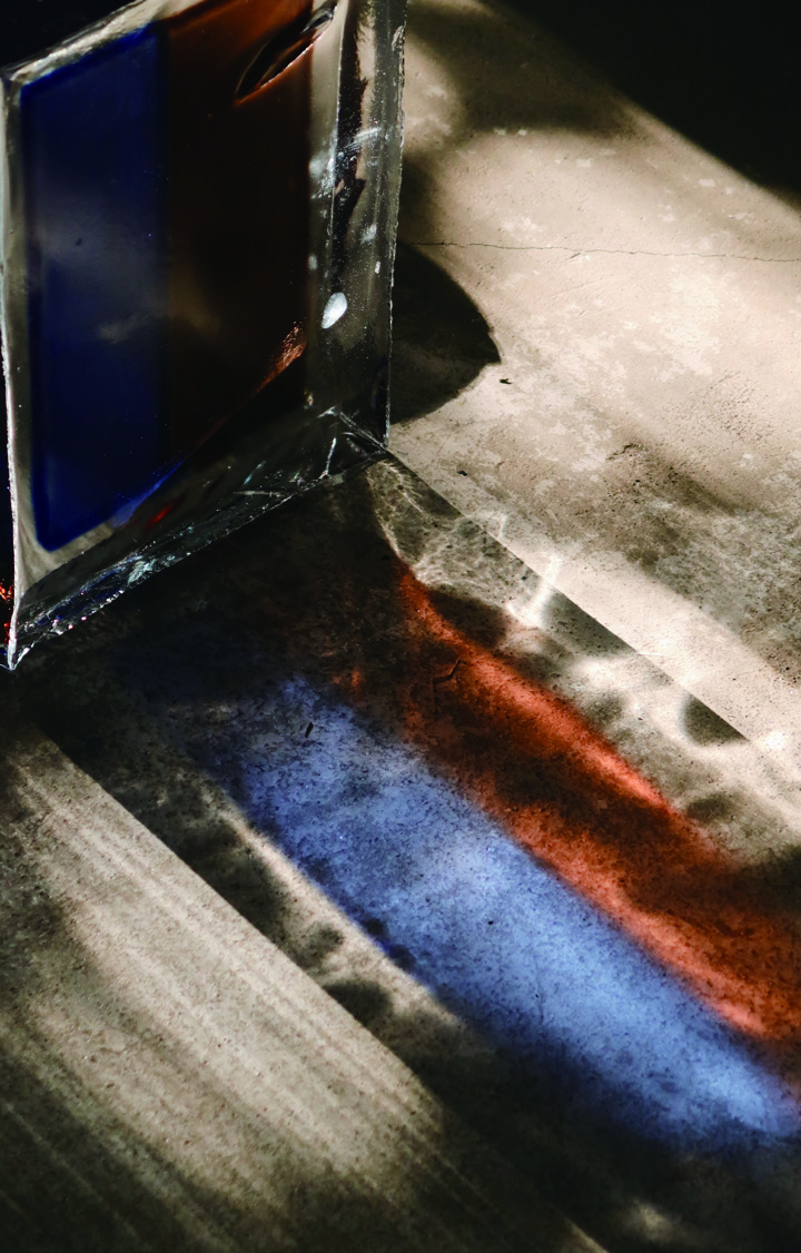 투명한 재료에 침투한 공예라는 세계 윤라희 2 211026000000204 O