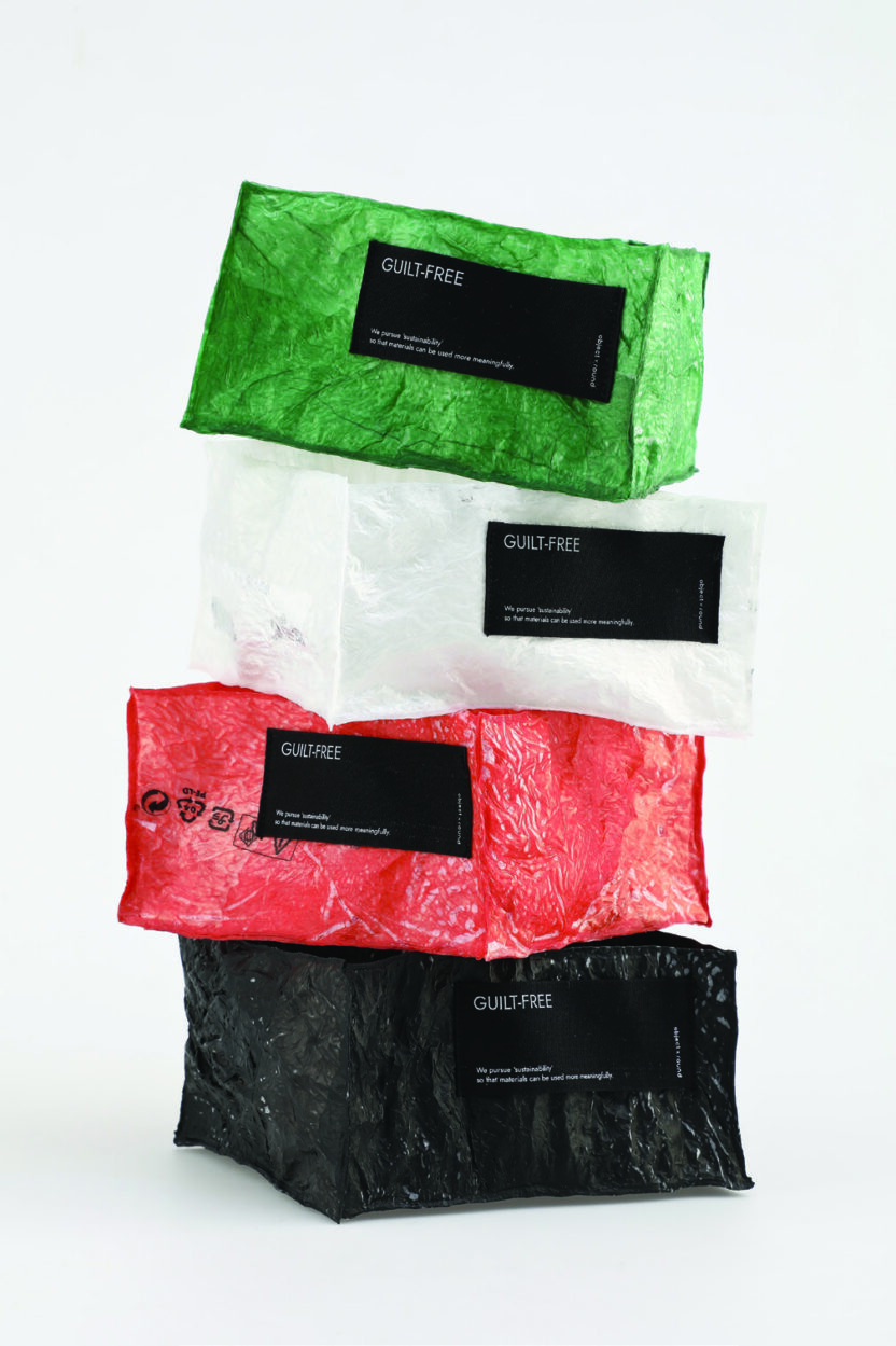 비닐로 작품을 빚는 연금술사 김지선 2 211026000000217 O