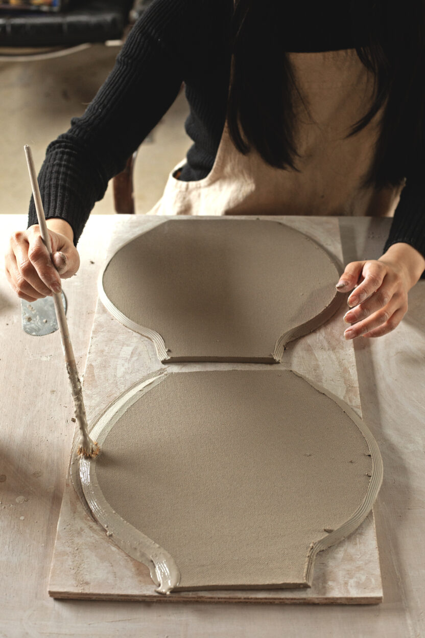 세라믹에 스민 물감의 잔흔, 이니세라믹 8 Work in the studio 2