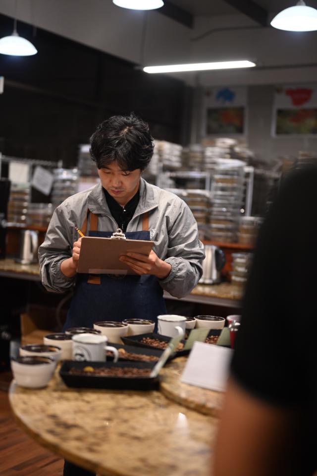 부산을 찾는 이유가 된 브랜드, 모모스커피 이현기 대표