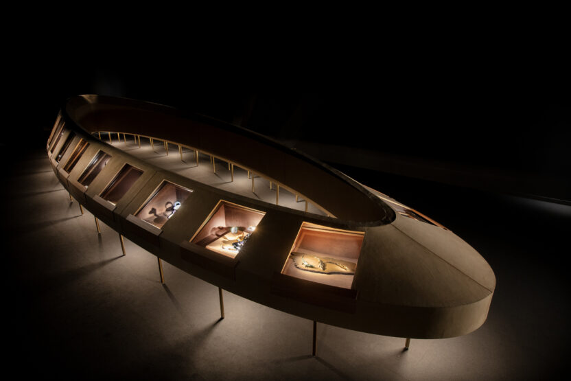 %EA%B9%8C%EB%A5%B4%EB%9D%A0%EC%97%90 %EC%8B%9C%EA%B0%84%EC%9D%98 %EA%B2%B0%EC%A0%95 %EC%A0%84%EC%8B%9C%EC%9E%A5 %EB%82%B4 %EC%B1%95%ED%84%B0 3 %EC%A0%84%EA%B2%BD %C2%A9Yuji Ono