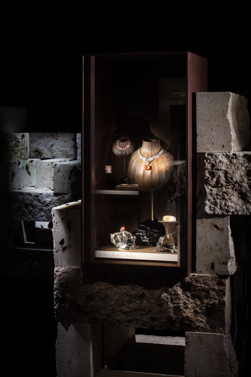 %EA%B9%8C%EB%A5%B4%EB%9D%A0%EC%97%90 %EC%8B%9C%EA%B0%84%EC%9D%98 %EA%B2%B0%EC%A0%95 %EC%A0%84%EC%8B%9C%EC%9E%A5 %EB%82%B4 %EC%B1%95%ED%84%B0 2 %EC%A0%84%EA%B2%BD %C2%A9Yuji Ono