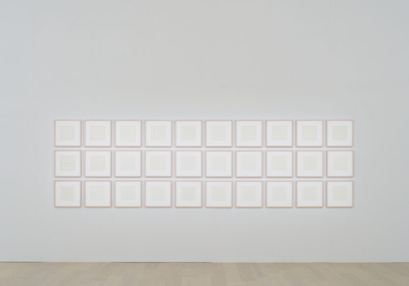 03 %E3%80%88%EC%96%B4%EB%8A%90 %EB%A7%91%EC%9D%80 %EB%82%A0%E3%80%89 1973 %EC%9D%BC%EB%B3%B8 %EC%A2%85%EC%9D%B4%EC%97%90 %EC%8B%A4%ED%81%AC%EC%8A%A4%ED%81%AC%EB%A6%B0 %ED%94%84%EB%A6%B0%ED%8A%B8 %ED%8F%AC%ED%8A%B8%ED%8F%B4%EB%A6%AC%EC%98%A4 30%EC%A0%90 30.5 x 30.5 cm %EA%B0%81 %ED%8E%98%EC%9D%B4%EC%8A%A4 %EA%B0%A4%EB%9F%AC%EB%A6%AC %C2%A9 Estate of Agnes Martin Artists Rights Society ARS New York %E2%80%93 SACK Seoul