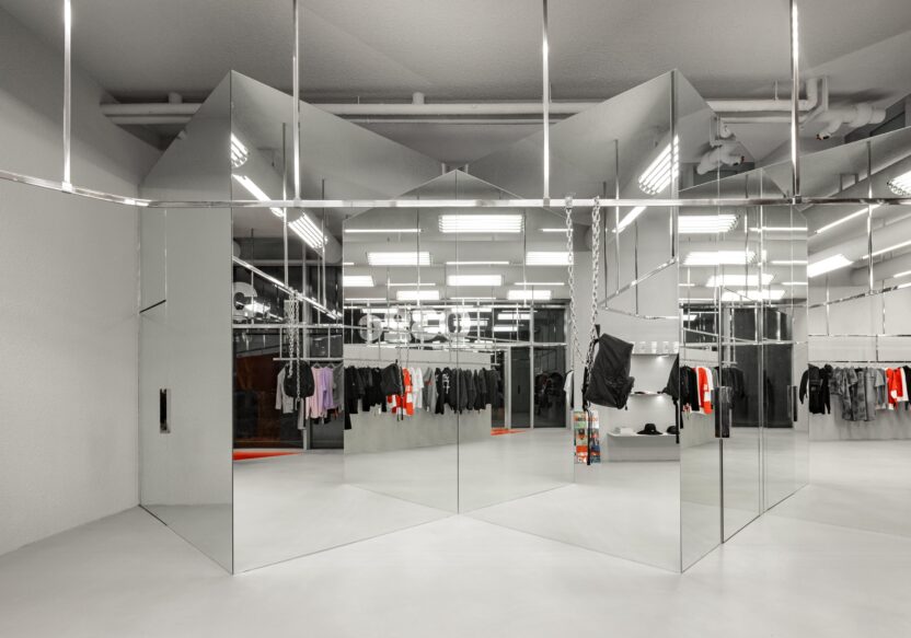 '032c'의 첫 글로벌 스토어, 서울에 상륙하다 7 %EB%AC%B4%EC%8B%A0%EC%82%AC %ED%8A%B8%EB%A0%88%EC%9D%B4%EB%94%A9 %EC%82%AC%EC%A7%84%EC%9E%90%EB%A3%8C 032c %EA%B0%A4%EB%9F%AC%EB%A6%AC %EC%84%9C%EC%9A%B8 %EC%82%AC%EC%A7%84 7 min