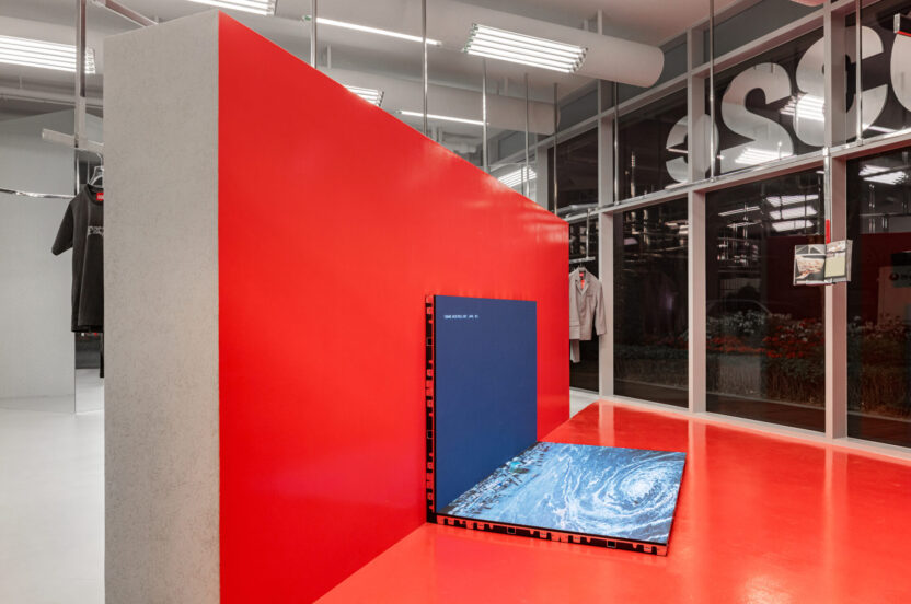 '032c'의 첫 글로벌 스토어, 서울에 상륙하다 6 577 04 Catastrophe Colours %40 032c gonzalezhaase 1920x1273 1