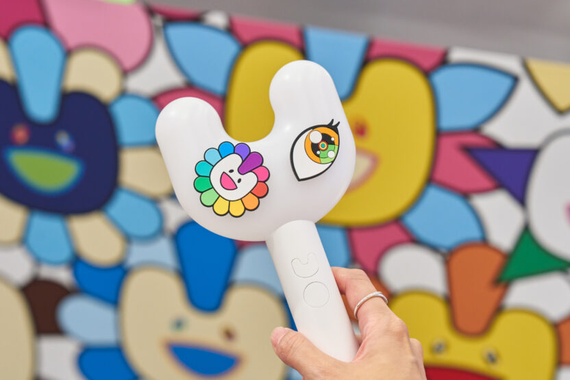 NewJeans x MURAKAMI %EB%8B%A4%ED%8A%B8 %EC%8A%A4%ED%8B%B0%EC%BD%98%EC%9C%BC%EB%A1%9C %EA%BE%B8%EB%A9%B0%EC%A7%84 %EB%89%B4%EC%A7%84%EC%8A%A4 %EA%B3%B5%EC%8B%9D %EC%9D%91%EC%9B%90%EB%B4%89