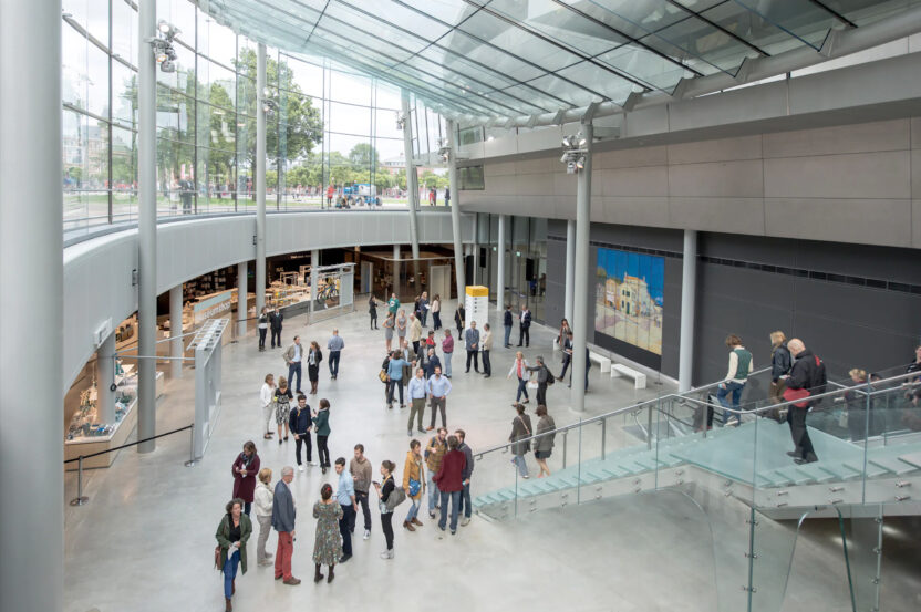 4. %EB%B0%98%EA%B3%A0%ED%9D%90%EB%AE%A4%EC%A7%80%EC%97%842