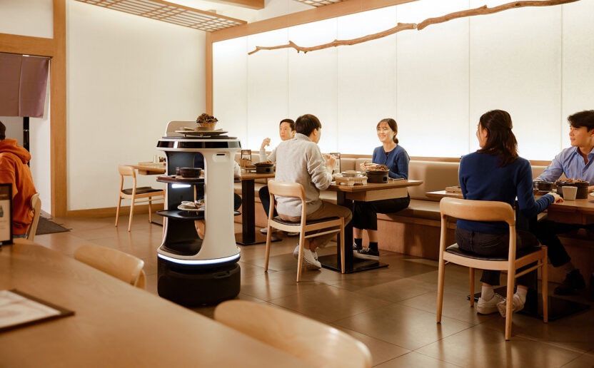 1682334576 PLUS KR moving 2