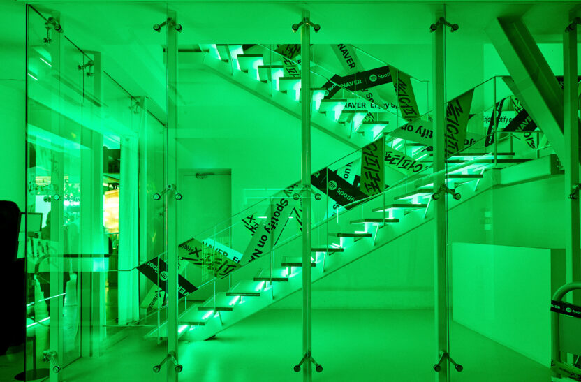 그래피티로 강렬하게 시선을 끈 네이버 x 스포티파이 팝업스토어 9 2512 03496