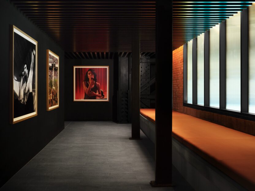 20261013055652 Apple Music Radio A list corridor